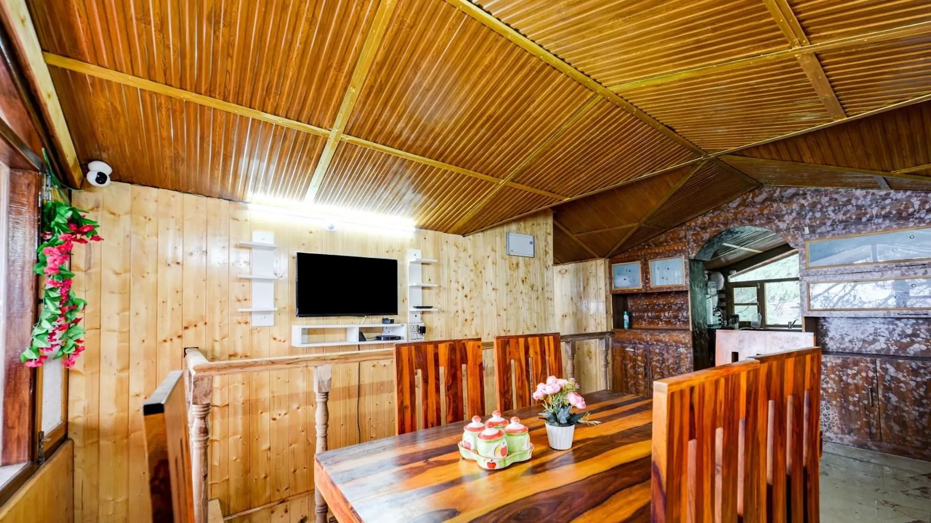 Hotel O Kanlog Near Isbt Shimla Formerly Pine View Homestay 4*,