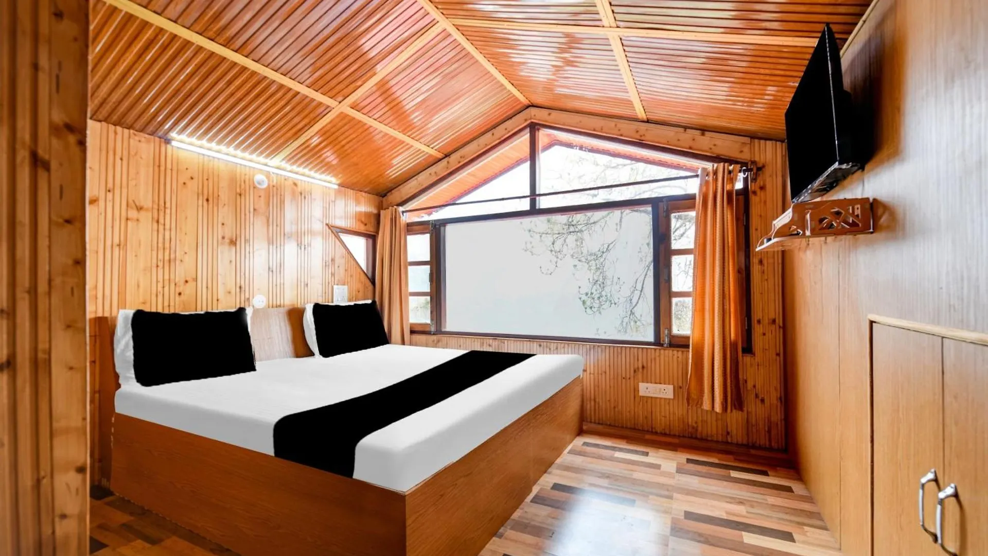Hotel O Kanlog Near Isbt Shimla Formerly Pine View Homestay 4*,  India